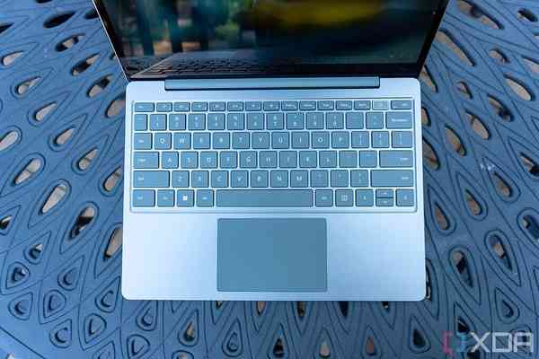 Surface-Laptop-Go-2-5-1024x683-1