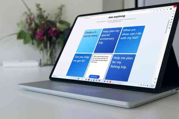 The-new-Bing-preview-screen-appears-on-a-Surface-Laptop-Studio