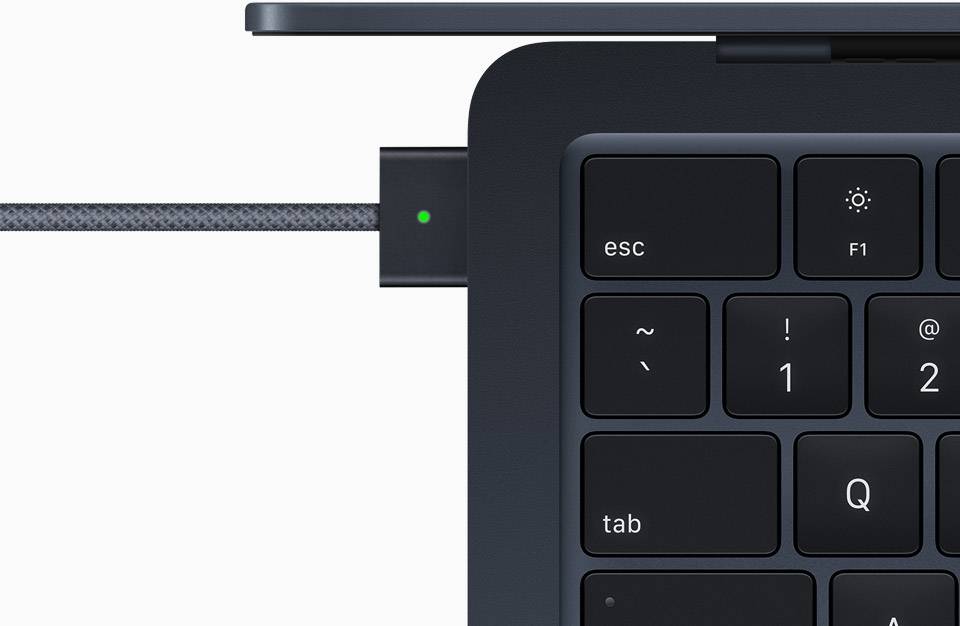 design_magsafe_midnight__d5engctmb44m_large_2x-1 design_magsafe_midnight__d5engctmb44m_large_2x-1