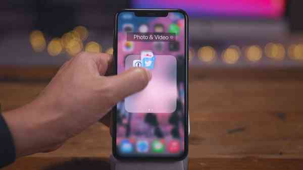 iOS-14-Home-Screen-tips-and-tricks-Move-multiple-apps-into-a-folder-1