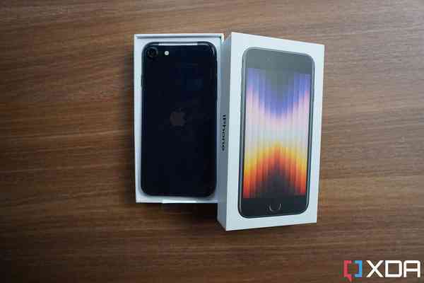 iPhone-SE-3-2022-unboxing-2-1024x683-1