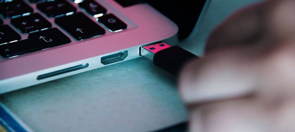 usb-device-port-laptop-featured usb-device-port-laptop-featured