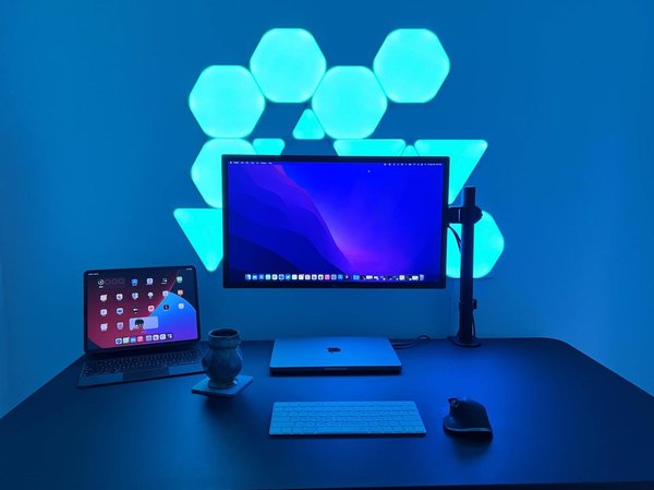 vivo-monitor-arm-with-lg-ultrafine-4k-display